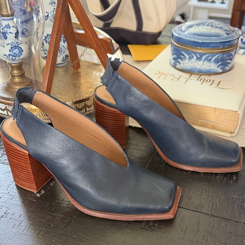 Wal & Pai Leather Slingback Pumps